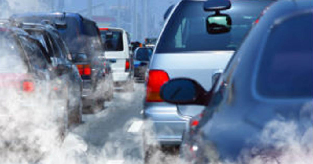 Addio alle auto diesel e a benzina: dal 2025 saranno vietate