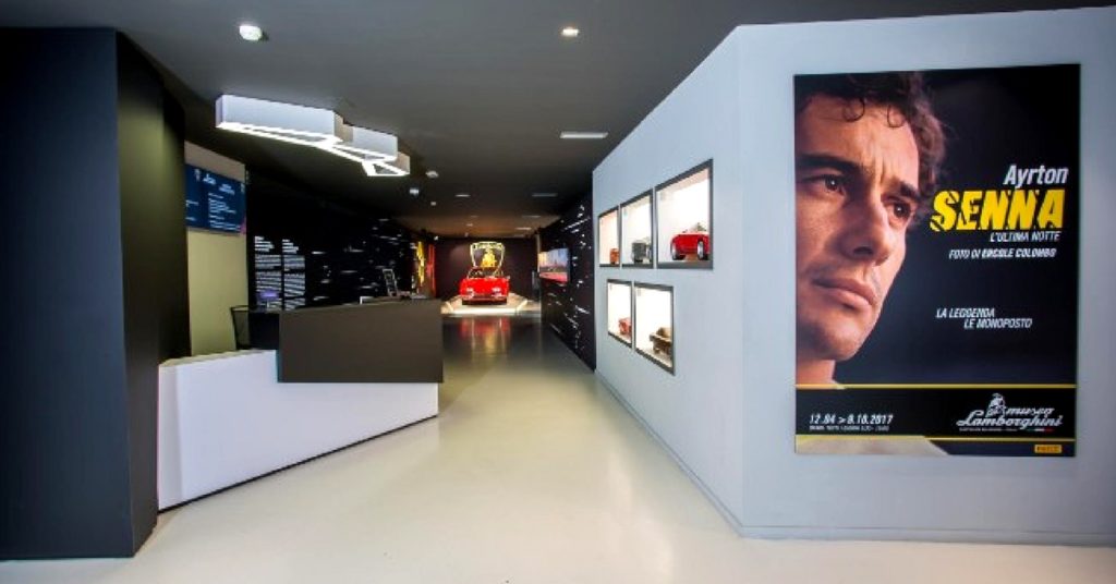 Ayrton Senna, i suoi successi raccontati in una mostra al Museo Lamborghini