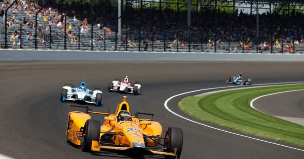 Indianapolis 500: vince Takuma Sato, Alonso tradito dal motore ancora una volta