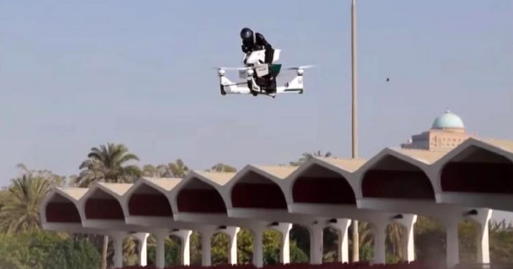 Dubai: la polizia va a caccia di criminali... Volando