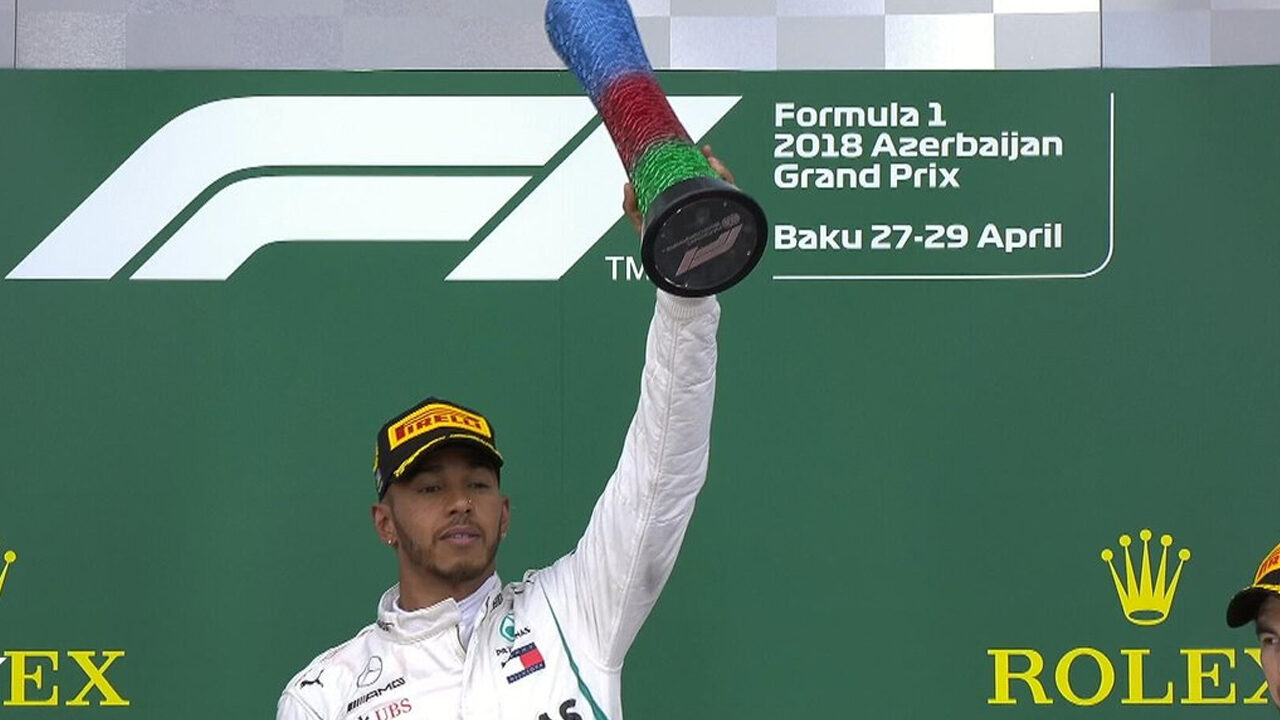 F1, gara folle: a Baku trionfa Hamilton grazie alla foratura di Bottas all’ultimo giro