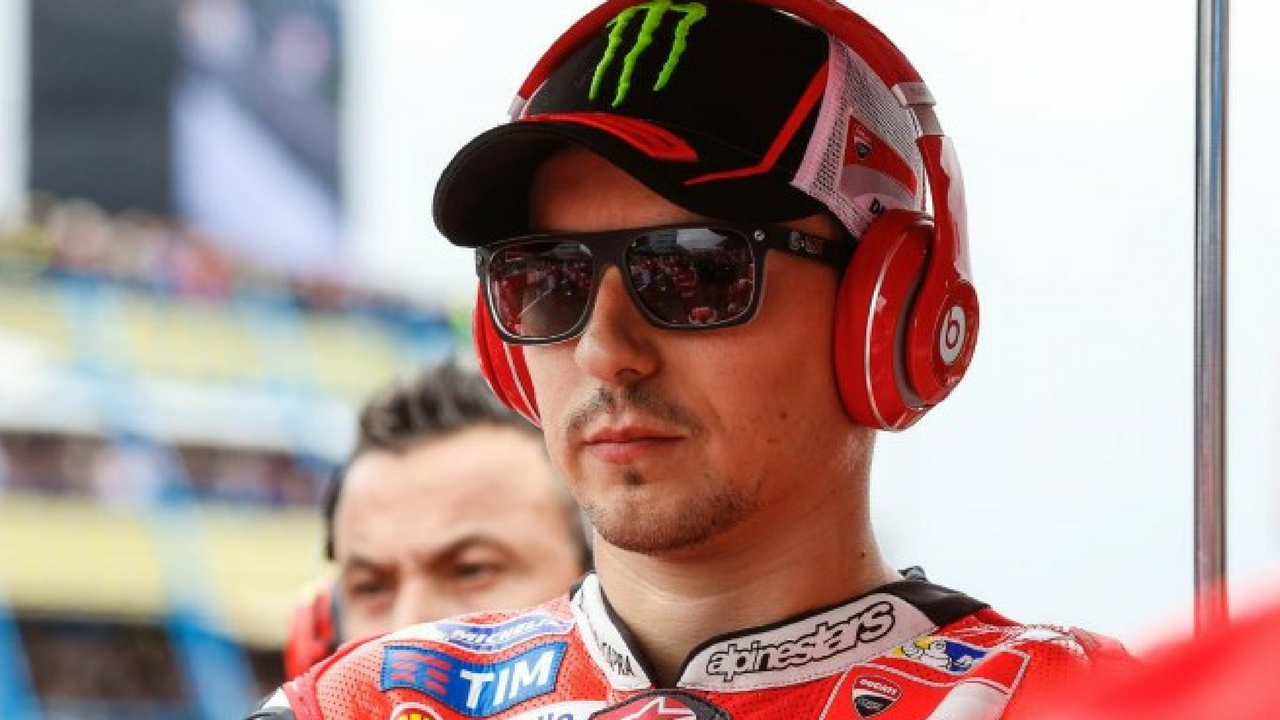 Scontro Rossi-Marquez, la soluzione di Lorenzo: “Regole più severe”