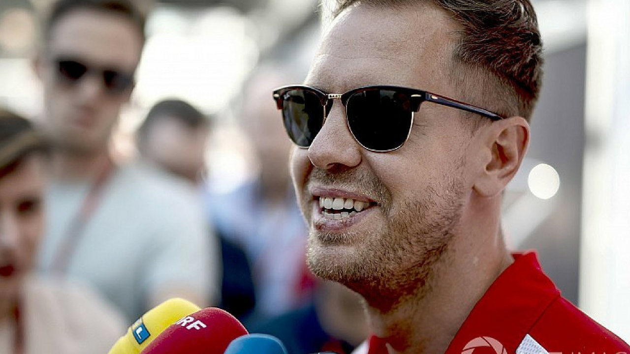Vettel: “Ricciardo alla Ferrari? Non posso aiutarlo a firmare”