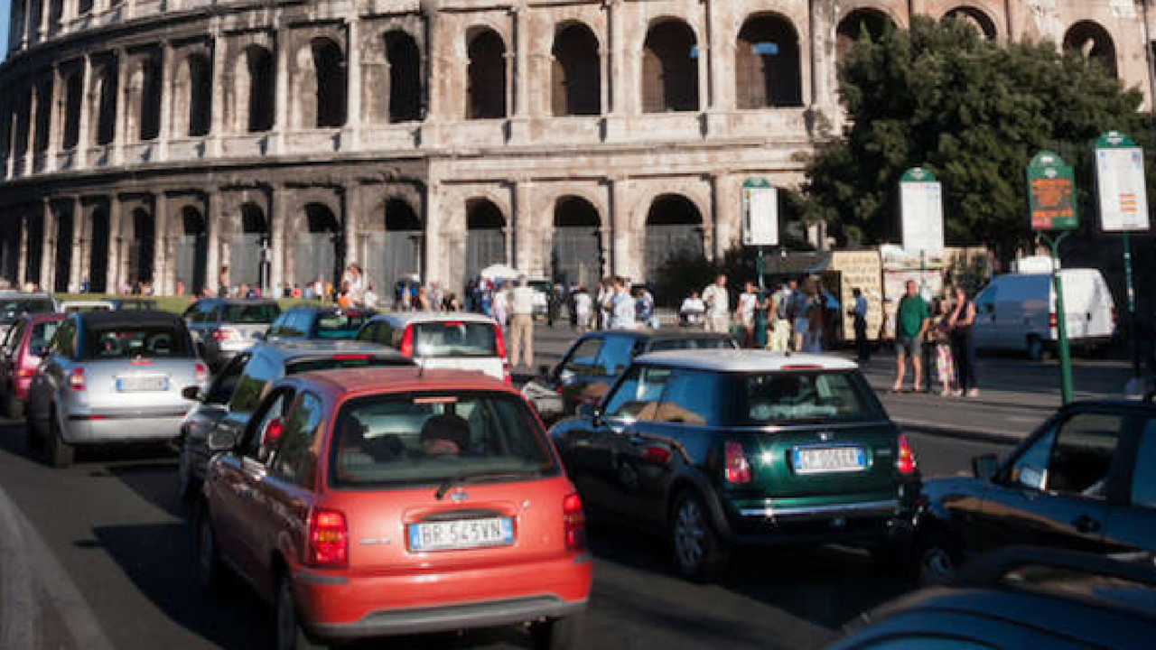 Roma, rivoluzione in arrivo: si pensa a un pedaggio per entrare in centro