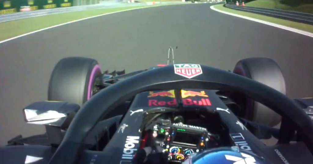 F1, il dito medio di Ricciardo a Bottas dopo il sorpasso all'ultimo giro