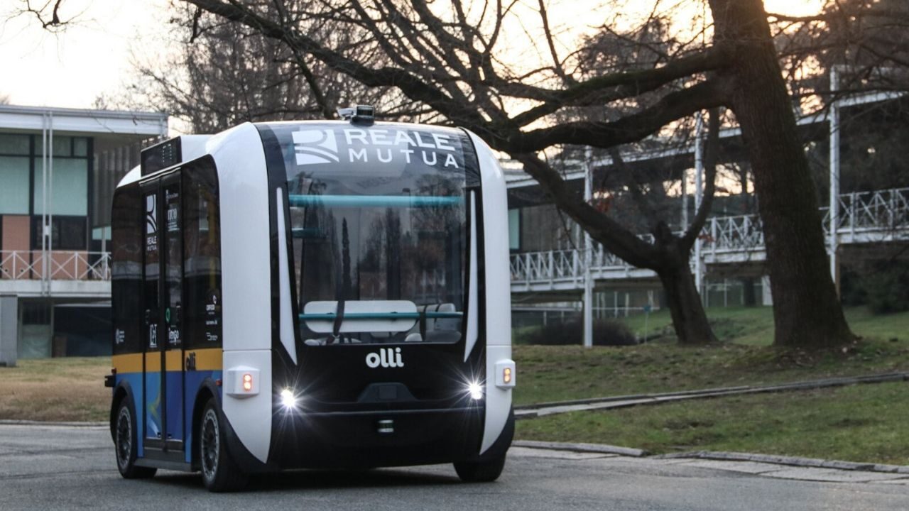 Torino, al via la sperimentazione di Olli: il primo minibus a guida autonoma
