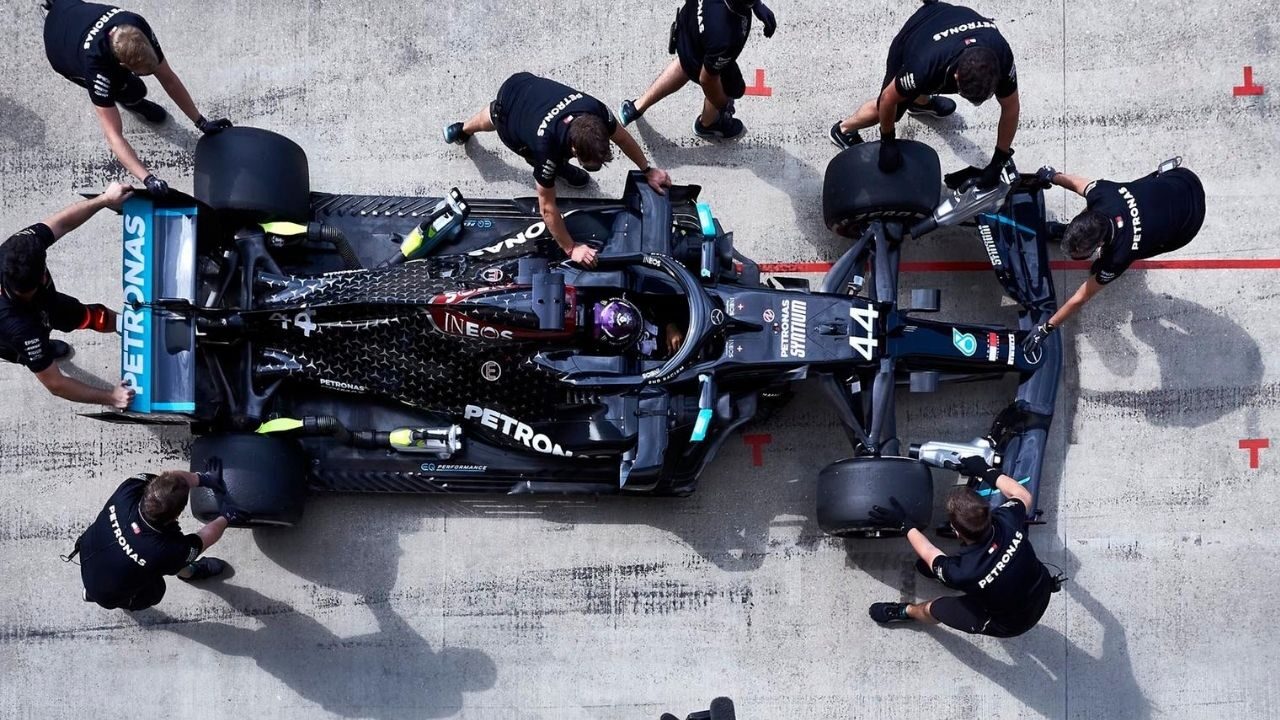 F1, Mercedes: ala posteriore “flessibile” sulla W11?