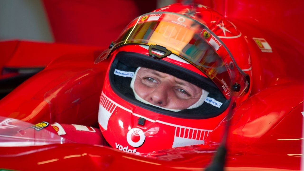 George Russel non indosserà il casco rosso per onorare Schumacher
