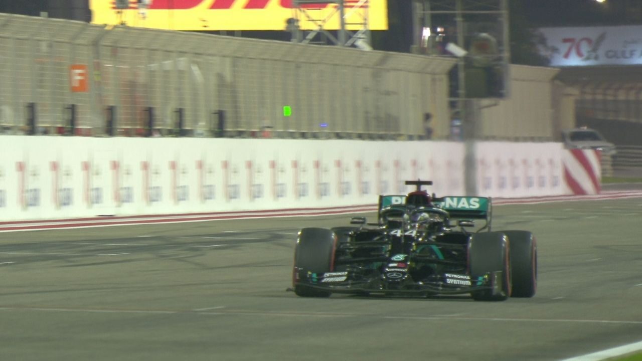 Qualifiche Gp Bahrain: Hamilton in pole. Notte fonda per la Ferrari