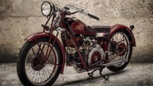 Moto Guzzi, i 100 anni della leggenda motociclistica italiana