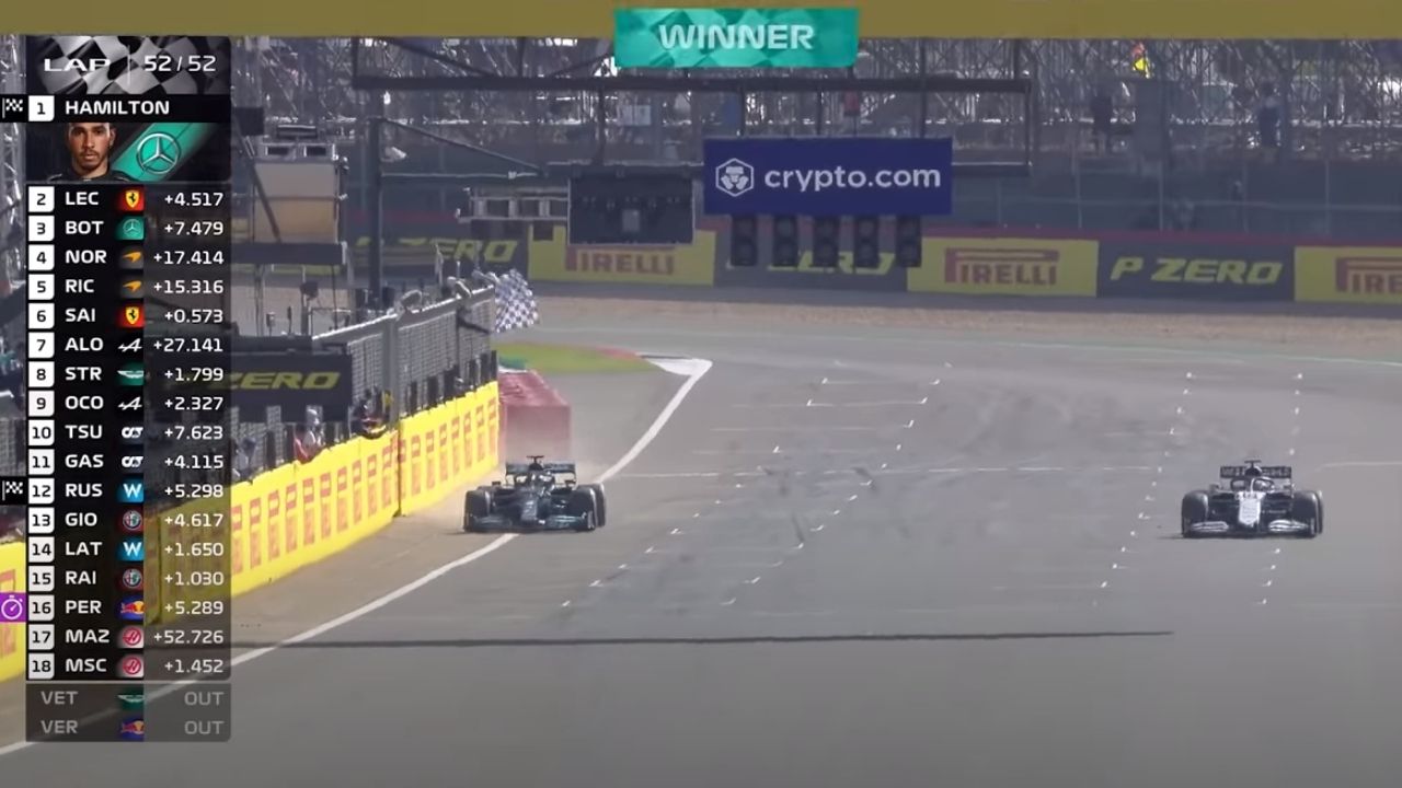 Hamilton torna a vincere a Silverstone, ma è polemica con Verstappen
