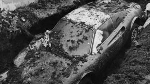 Ferrari Dino seppellita in giardino e ritrovata da un bimbo