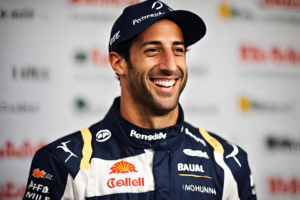 Sorride Daniel Ricciardo dopo un ottimo quarto posto nella Sprint Race a Miami - AI Generated