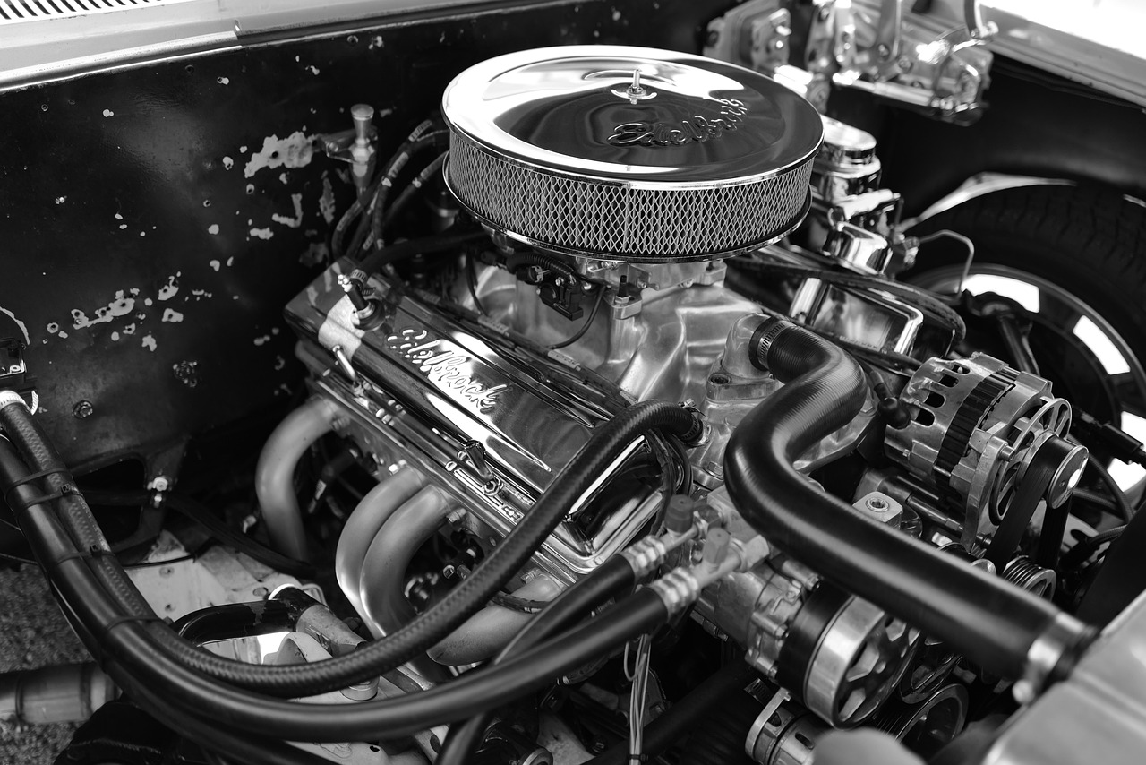 I supporti motore sostengono il motore in posizione, ancorandolo al telaio.